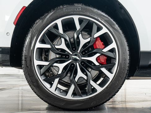 Used 2021 Aston Martin DBX AWD/4WD image 44