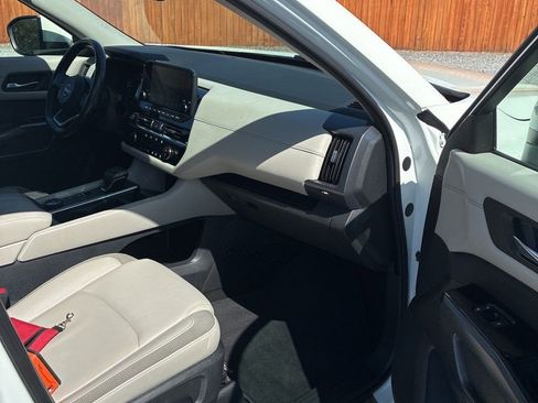 Used 2023 Nissan Pathfinder SL w/ Lighting Package (N92) image 12