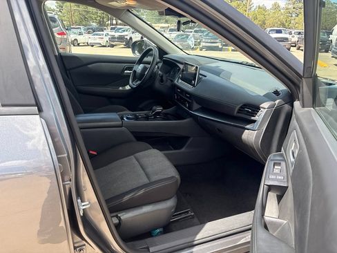 Used 2025 Nissan Rogue SV AWD/4WD image 14