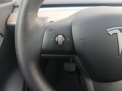 Used 2021 Tesla Model Y Long Range AWD/4WD image 11