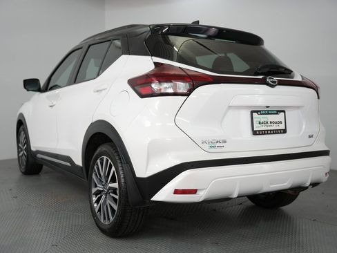 Used 2023 Nissan Kicks SR image 7