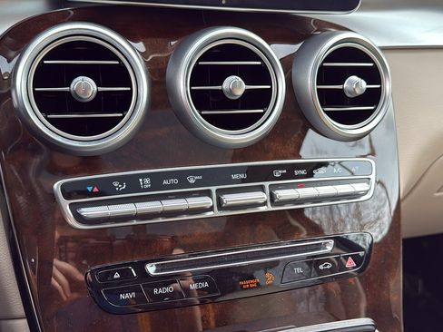 Used 2017 Mercedes-Benz GLC 300 4MATIC image 22