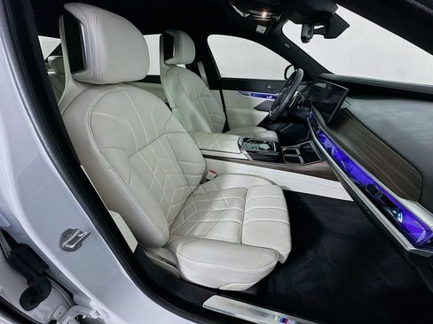 Certified 2024 BMW 760i xDrive w/ Executive Package AWD/4WD image 28