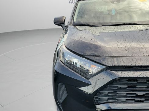 Used 2019 Toyota RAV4 LE FWD image 12