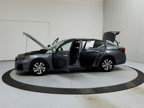 Used 2025 Nissan Altima 2.5 S image 12