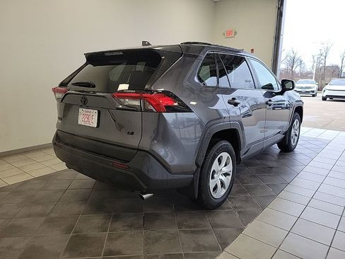 Used 2021 Toyota RAV4 LE image 5