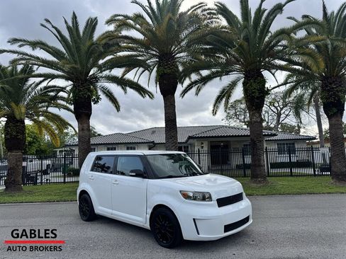 Used 2009 Scion xB FWD image 1