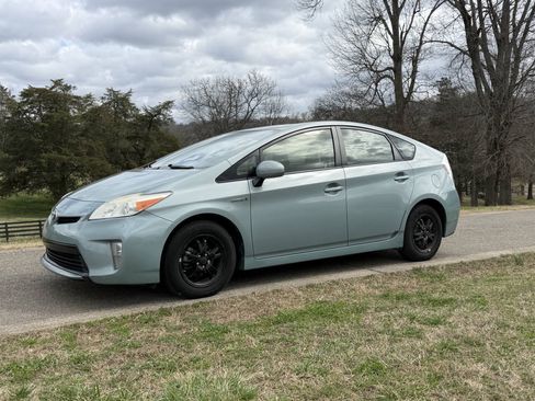 Used 2012 Toyota Prius Two FWD image 3