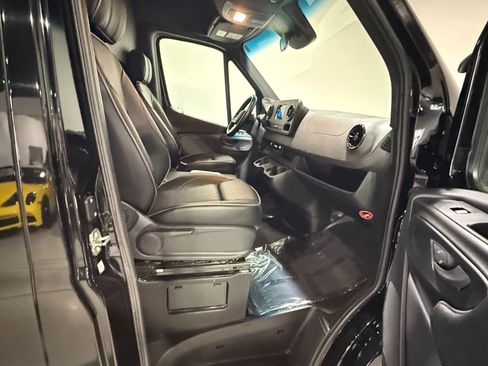 Used 2022 Mercedes-Benz Sprinter 3500 image 21