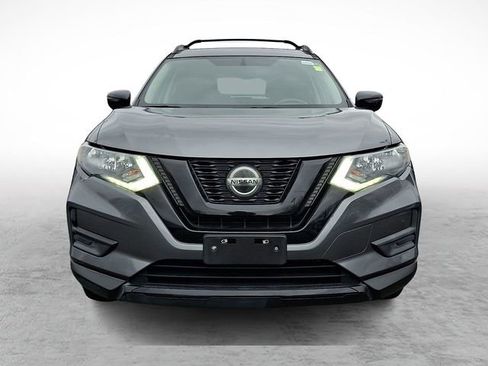 Used 2018 Nissan Rogue SV image 2