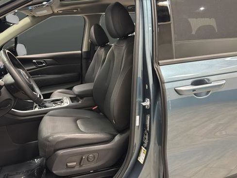 Used 2025 Kia Carnival SX Prestige FWD image 9