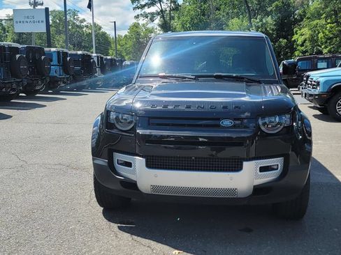 Used 2023 Land Rover Defender 110 SE AWD/4WD image 2