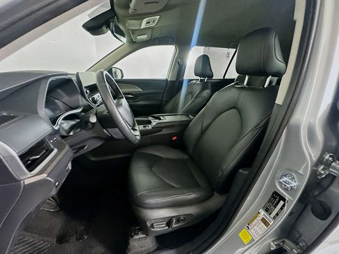 Used 2025 Toyota Grand Highlander FWD image 13