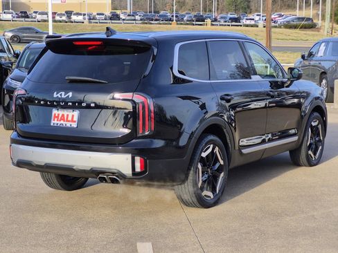 Used 2023 Kia Telluride EX w/ EX Captain's Chair Package image 6