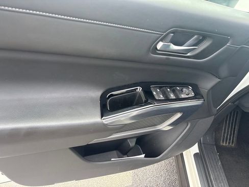 Used 2023 Nissan Pathfinder SL AWD/4WD image 23