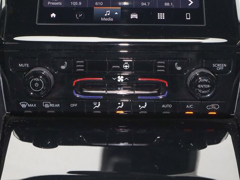 Used 2023 Jeep Grand Cherokee Altitude image 21