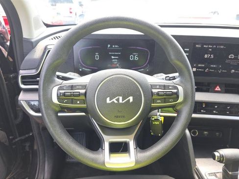 Used 2025 Kia Sportage LX FWD image 4