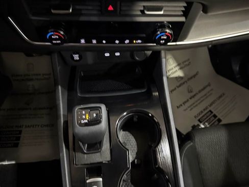 Certified 2025 Nissan Rogue SV image 22