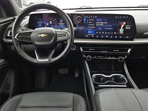 Used 2024 Chevrolet Traverse LT image 17