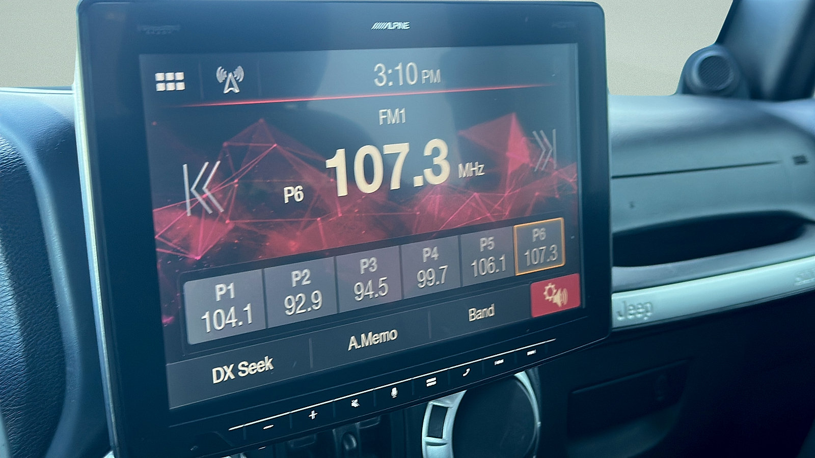 Used 2013 Jeep Wrangler Unlimited Sahara w/ Connectivity Group AWD/4WD image 18