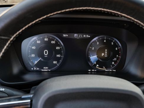 Used 2021 Volvo XC40 T4 R-Design image 19