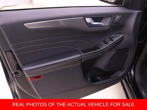 Used 2022 Ford Escape Titanium image 10