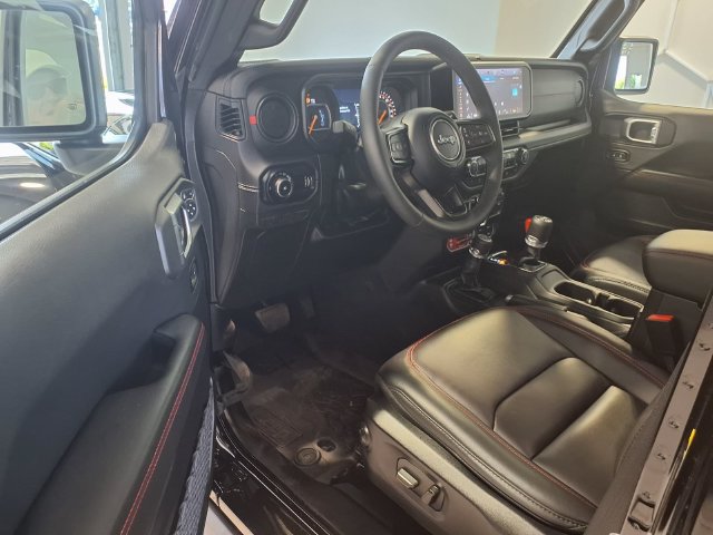 Used 2025 Jeep Wrangler Unlimited Rubicon AWD/4WD image 8