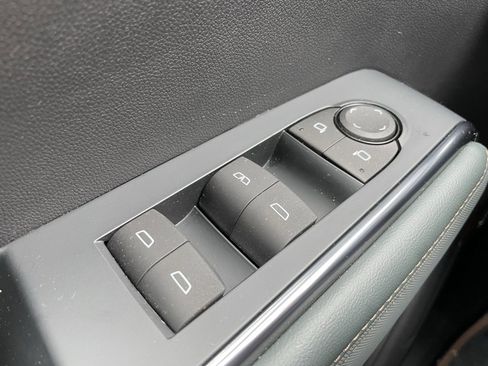 Used 2025 GMC Acadia AT4 w/ Luxury Package image 27