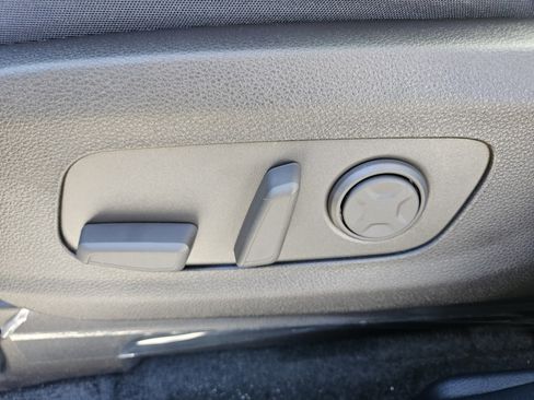 New 2026 Kia Carnival EX image 9