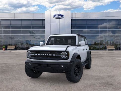 New 2026 Ford Bronco Outer Banks w/ Sasquatch Package AWD/4WD image 2