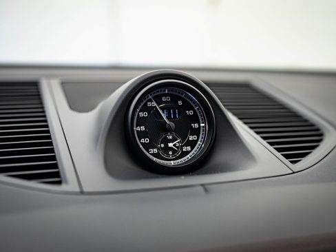 Certified 2025 Porsche Macan Turbo image 30