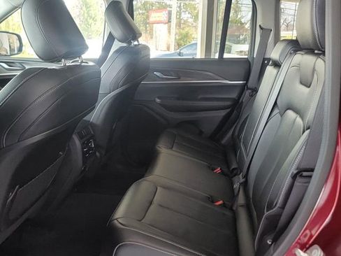 Used 2023 Jeep Grand Cherokee Limited w/ Black Appearance Package image 13