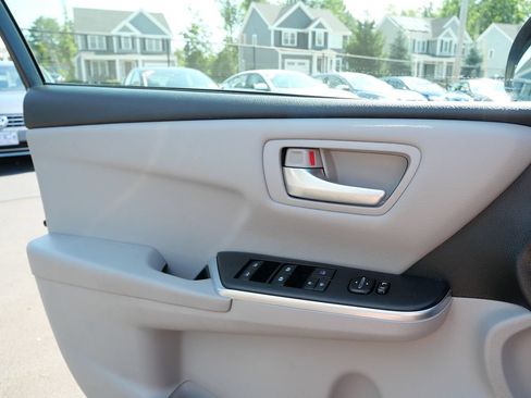 Used 2016 Toyota Camry LE FWD image 15