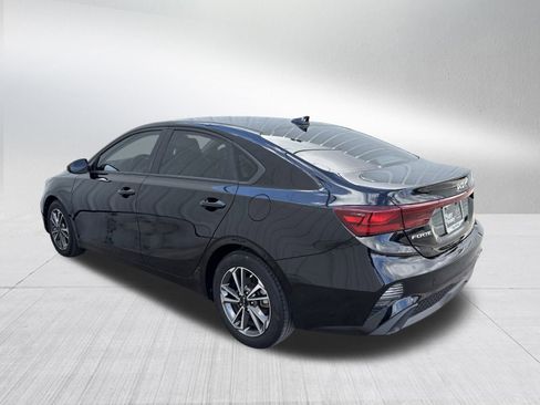 Used 2023 Kia Forte LXS image 8