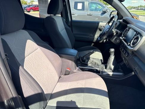 Used 2021 Toyota Tacoma TRD Off-Road w/ Technology Package AWD/4WD image 12