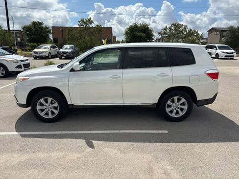 Used 2012 Toyota Highlander FWD image 2