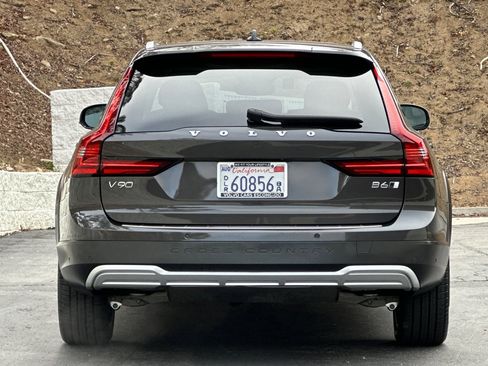 Used 2025 Volvo V90 B6 Cross Country Plus w/ Protection Package Premier AWD/4WD image 5