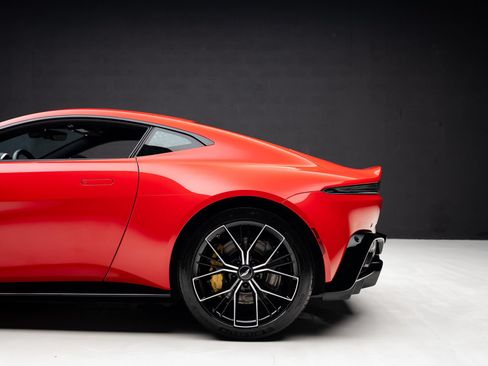 Used 2023 Aston Martin V8 Vantage Coupe RWD image 20