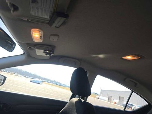 Used 2019 Nissan Versa S image 21