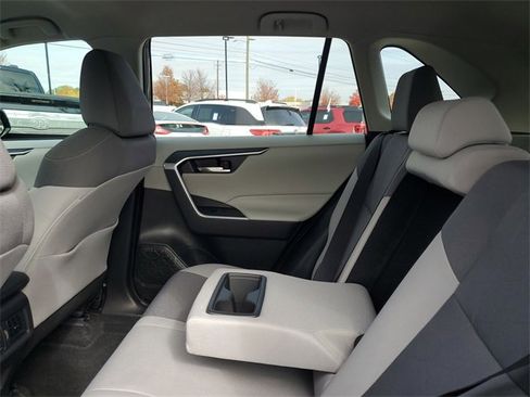 Used 2022 Toyota RAV4 XLE image 31