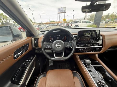 Used 2023 Nissan Pathfinder Platinum AWD/4WD image 41