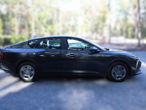 New 2025 Kia K4 LX image 13