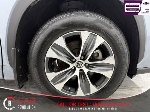 Used 2021 Toyota Highlander XLE image 10