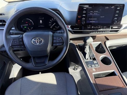 Certified 2024 Toyota Sienna LE image 12