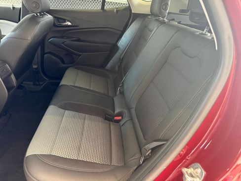 Used 2025 Chevrolet Trax LT FWD image 24