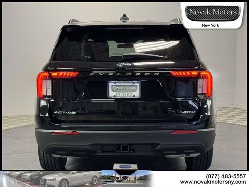 Used 2025 Ford Explorer Active AWD/4WD image 7