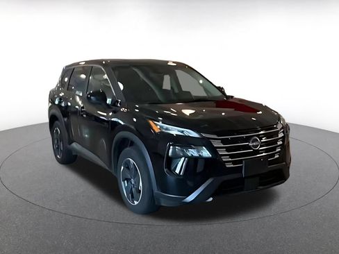 Used 2025 Nissan Rogue SV FWD image 3