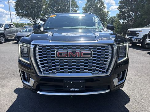 Used 2023 GMC Yukon Denali AWD/4WD image 3