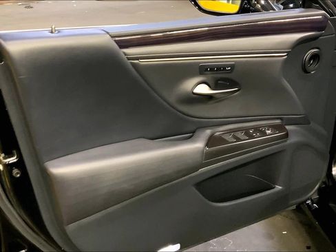 Used 2019 Lexus ES 350 w/ Luxury Package image 21