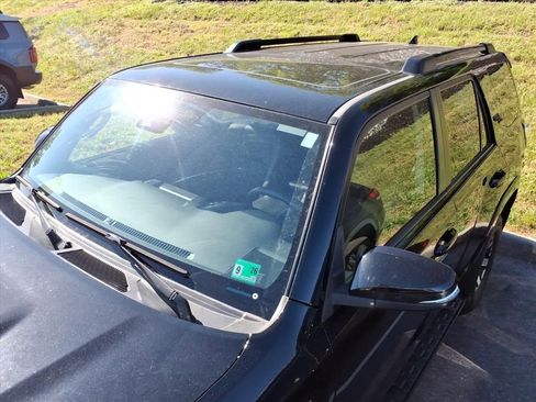 Used 2020 Toyota 4Runner TRD Off-Road Premium w/ Moonroof Package AWD/4WD image 3